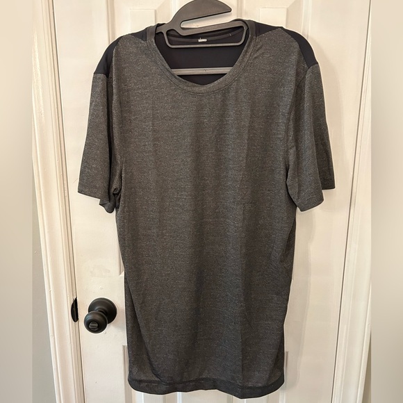 lululemon athletica Other - Men’s Lululemon Possible Size L Large Gray/Black Short Sleeve Shirt